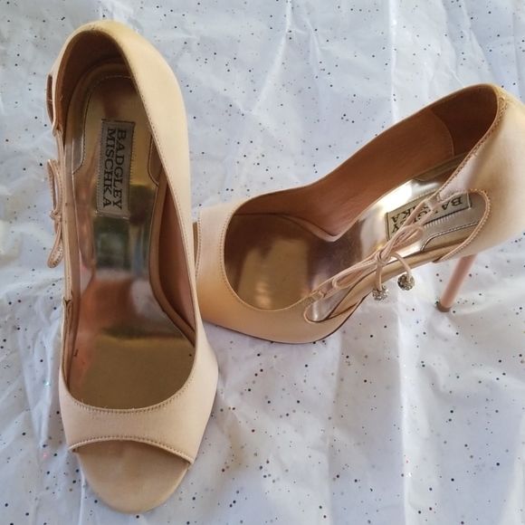 Badgley Mischka Pale Pink Shoes - Picture 2 of 7